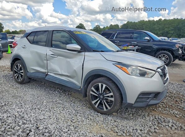 3N1CP5CU4JL519595 2018 NISSAN KICKS Silver Widok z przodu