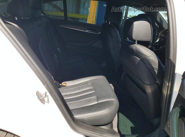 WBAJS7C02LBN96544 2020 BMW M5 White Vista interior trasera