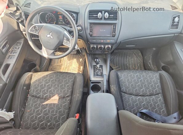 JA4ARUAU3RU006085 2024 MITSUBISHI OUTLANDER Silver Widok zestawu wskaźników