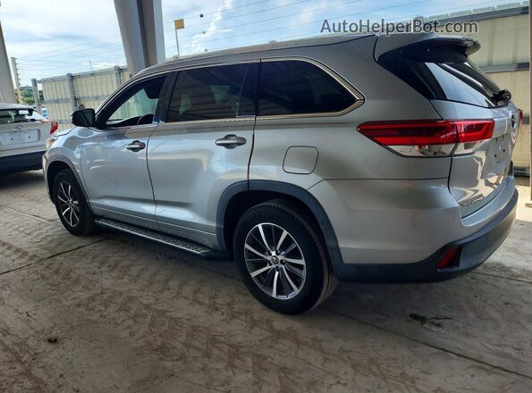 5TDKZRFH8HS516910 2017 TOYOTA HIGHLANDER Серебряный Задняя правая четверть