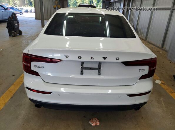 7JR102FK6LG067353 2020 VOLVO S60 White Widok wnętrza z przodu