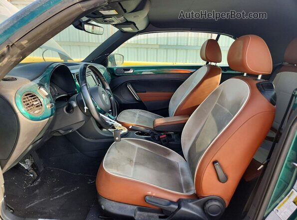 3VW517AT3HM816369 2017 VOLKSWAGEN BEETLE Зеленый Вид панели приборов