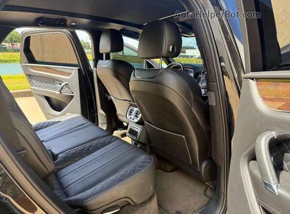 SJAAC2ZV8HC014584 2017 BENTLEY BENTAYGA Black Front interior view