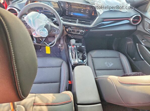 KL77LJEP0TC030312 2026 CHEVROLET TRAX Красный Вид щитка приборов