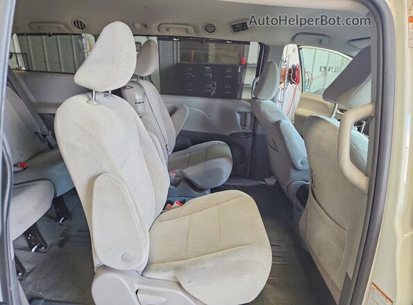 5TDKZ3DC7JS919576 2018 TOYOTA SIENNA White ძრავის განყოფილების ხედი