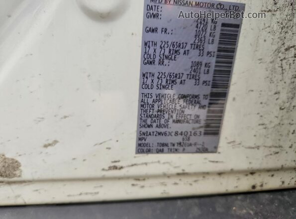 5N1AT2MV6JC840163 2018 NISSAN ROGUE White VIN sticker view