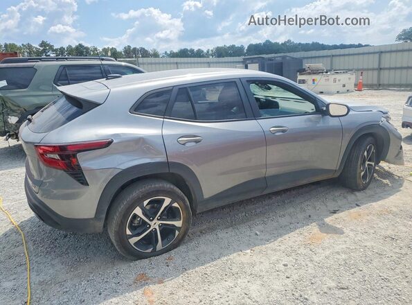 KL77LGE21RC217168 2024 CHEVROLET TRAX Gray Front right