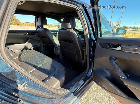 1VWMA7A33NC005566 2022 VOLKSWAGEN PASSAT Blue Front interior view
