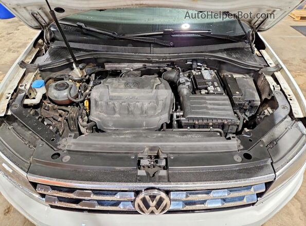 3VV4B7AX3JM067594 2018 VOLKSWAGEN TIGUAN White Вид підкапотного простору