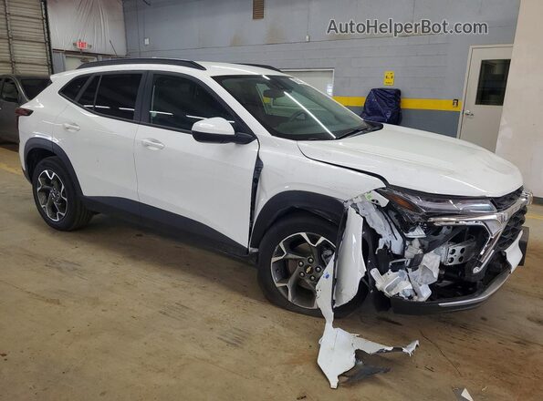 KL77LHEP6TC065493 2026 CHEVROLET TRAX Белый Вид спереди