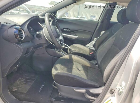 3N1CP5CU4JL519595 2018 NISSAN KICKS Silver Widok deski rozdzielczej