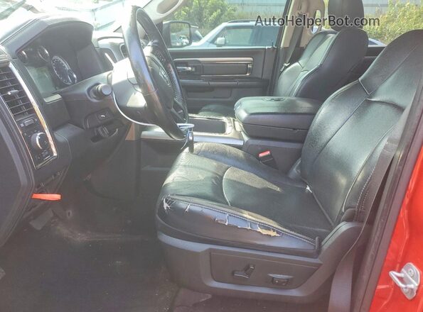 1C6RR7MT0HS743565 2017 RAM 1500 Красный Вид панели приборов