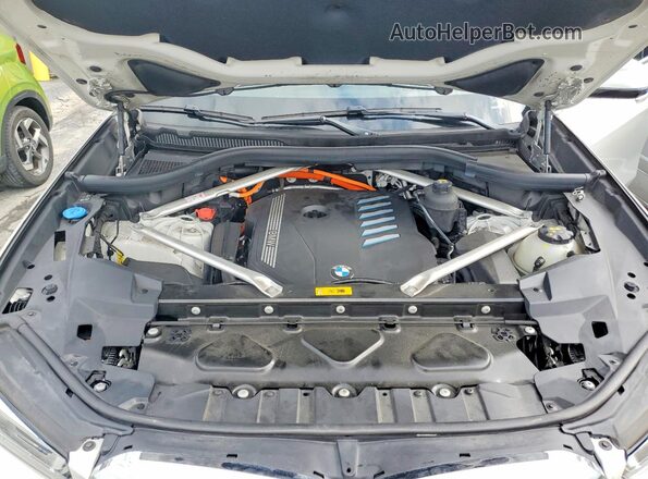 5UXTA6C00N9L31560 2022 BMW X5 White Widok naklejki z numerem VIN