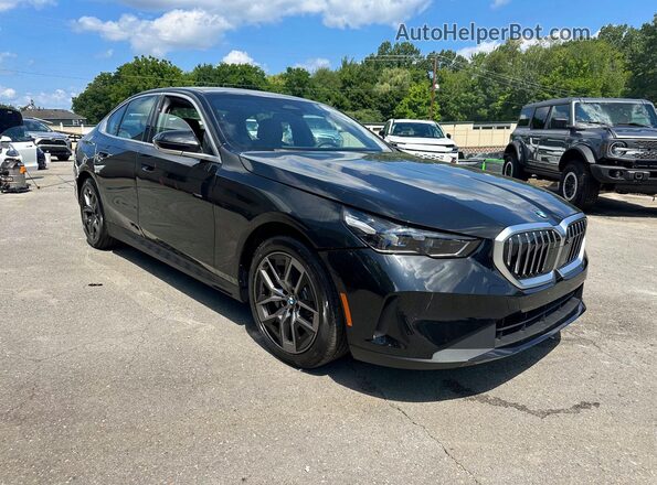 WBA53FJ00VCY10553 2027 BMW 5 SERIES Black Widok z przodu