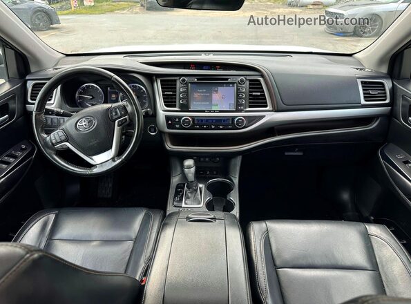 5TDJZRFH2JS816010 2018 TOYOTA HIGHLANDER White Vista de los asientos traseros