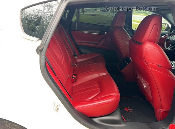 ZAM56RPS0H1236696 2017 MASERATI QUATTROPOR White წინა სალონის ხედი