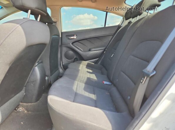 KNAFK4A66G5438871 2016 KIA FORTE White Widok wnętrza z tyłu