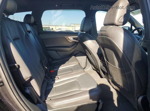 WA1AHAF74HD043911 2017 AUDI Q7 Black Widok komory silnika