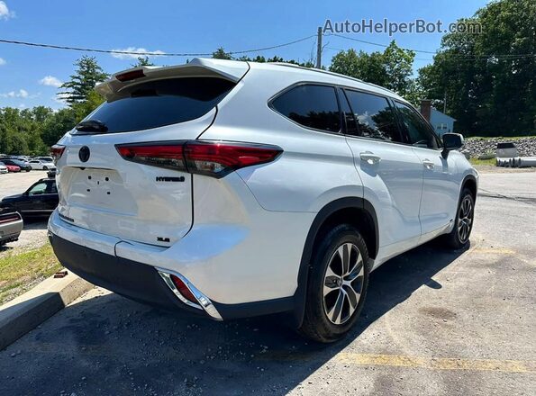 5TDHBRCH2NS538576 2022 TOYOTA HIGHLANDER White Front right