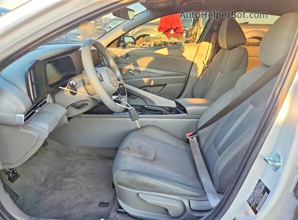 KMHLL4DG0SU899601 2025 HYUNDAI ELANTRA White Вид панелі приладів