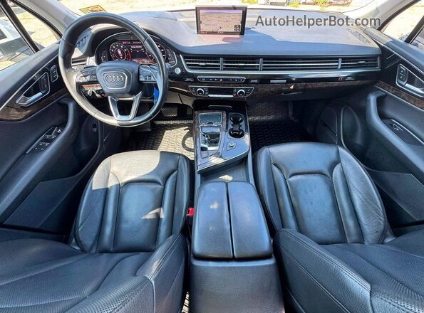WA1VAAF76JD013370 2018 AUDI Q7 White ხელსაწყოთა პანელის ხედი