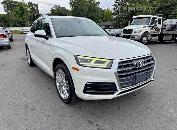 WA1BNAFY5J2150960 2018 AUDI Q5 White Front view