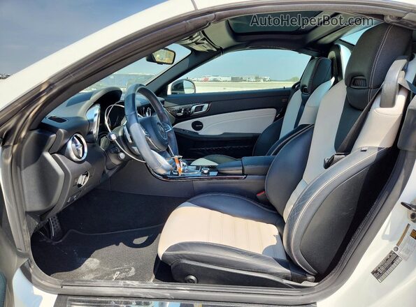 WDDPK3JA5KF157157 2019 MERCEDES-BENZ SLC White Вид панелі приладів