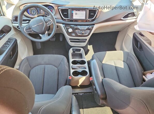 2C4RC1CG5RR148922 2024 CHRYSLER VOYAGER Silver Սարքավորումների վահանակի տեսք