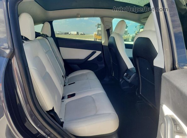 5YJYGDEF5MF211768 2021 TESLA MODEL Gray Rear interior view