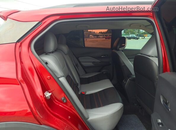 3N1CP5DV6NL496009 2022 NISSAN KICKS Maroon Widok wnętrza z przodu