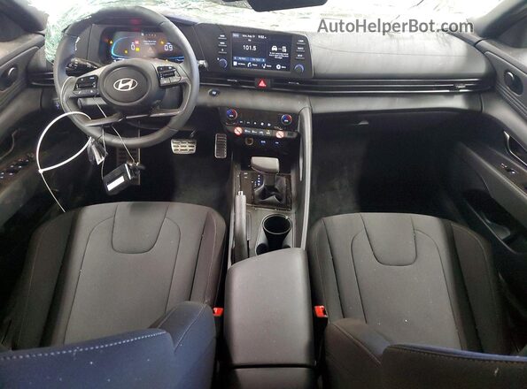 KMHLM4DG3TU258814 2026 HYUNDAI ELANTRA White ხელსაწყოთა პანელის ხედი