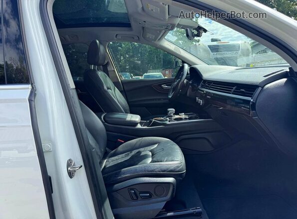 WA1LAAF7XJD023827 2018 AUDI Q7 White Առջևի վահանակի տեսք