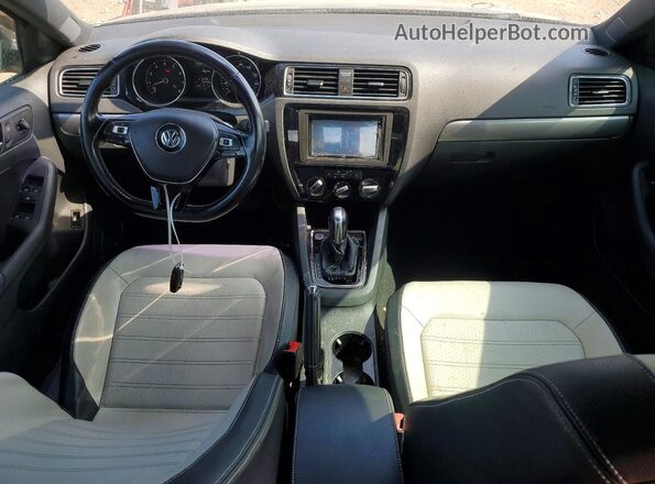 3VWD17AJ4HM303299 2017 VOLKSWAGEN JETTA Gray ხელსაწყოთა პანელის ხედი