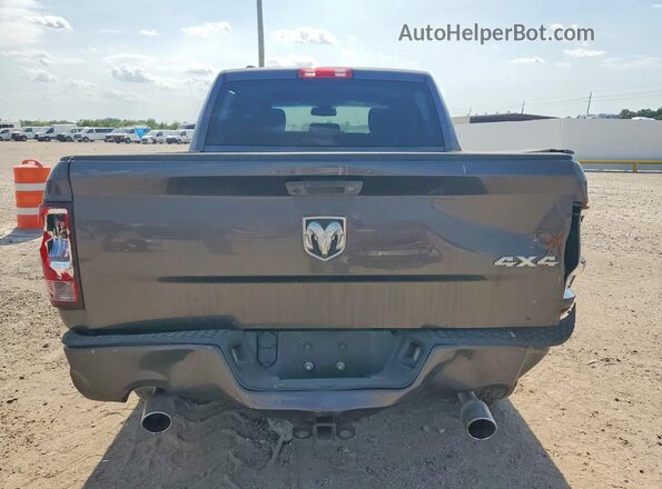 1C6RR7KTXHS834068 2017 RAM 1500 Gray Widok wnętrza z przodu