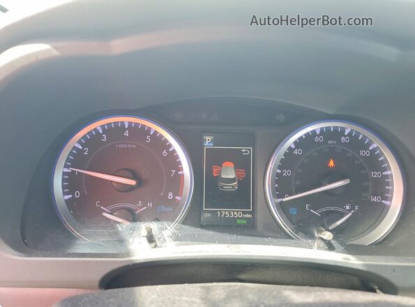 5TDKZRFH6KS352564 2019 TOYOTA HIGHLANDER Silver Widok tylnych siedzeń
