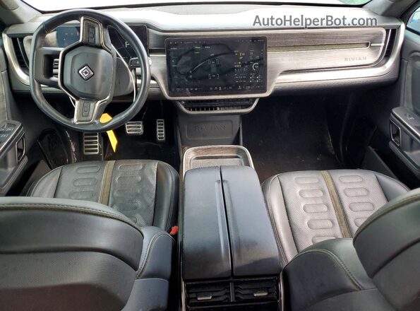 7FCTGAAAXNN008066 2022 RIVIAN R1T Silver Սարքավորումների վահանակի տեսք