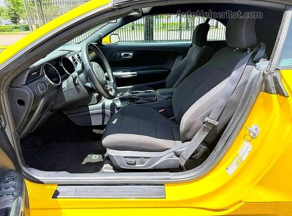 1FATP8EM1H5236809 2017 FORD MUSTANG Yellow Engine compartment view