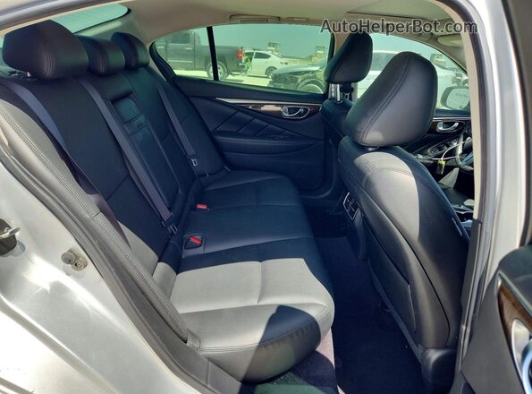 JN1EV7AR9JM438929 2018 INFINITI Q50 Silver Вид задньої частини салону