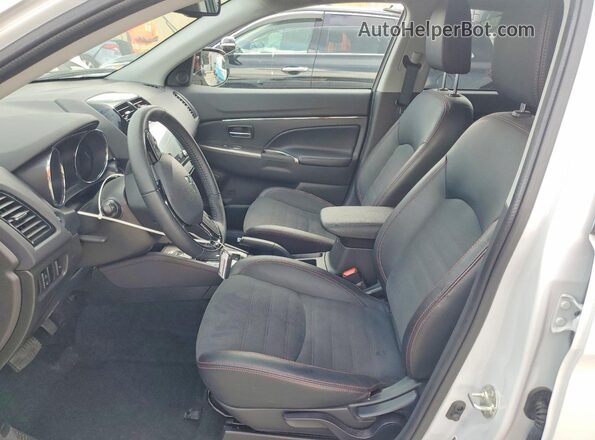 JA4ARUAUXSU007238 2025 MITSUBISHI OUTLANDER White Widok deski rozdzielczej