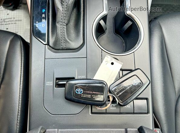 5TDGBRCH4MS034038 2021 TOYOTA HIGHLANDER Black Widok naklejki z numerem VIN