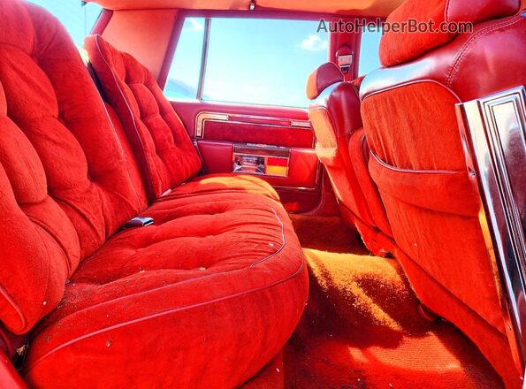 3X69K7M439786 1977 OLDSMOBILE 98 Красный Вид задней части салона