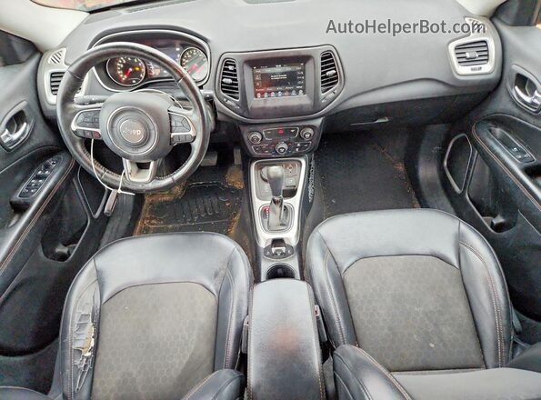 3C4NJDBB7JT179733 2018 JEEP COMPASS Red Вид щитка приладів