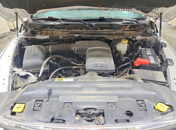 3C6JR6DG7KG506239 2019 RAM 1500 Белый Вид подкапотного пространства