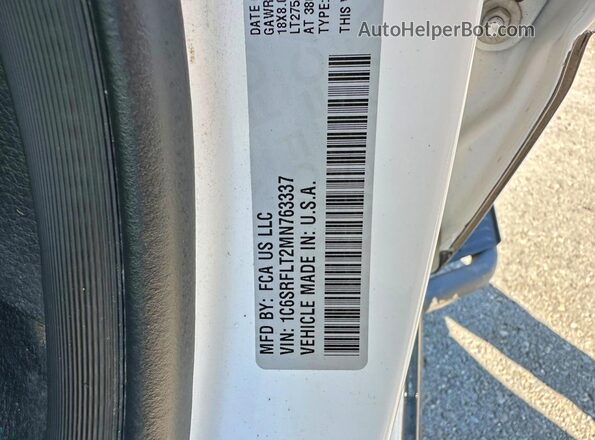 1C6SRFLT2MN763337 2021 RAM 1500 White Vista interior trasera