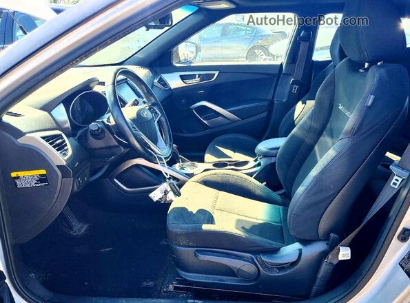 KMHTC6ADXHU316658 2017 HYUNDAI VELOSTER Серебряный Вид панели приборов