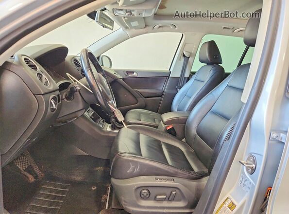 WVGAV7AX3GW553447 2016 VOLKSWAGEN TIGUAN Silver Dashboard view