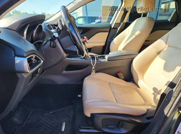 SADCJ2BV6HA499671 2017 JAGUAR F-PACE Green Dashboard view
