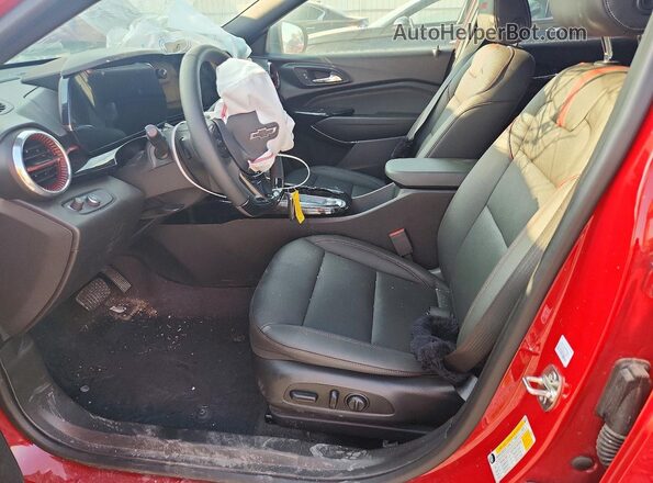 KL77LJEP0TC030312 2026 CHEVROLET TRAX Красный Вид панели приборов