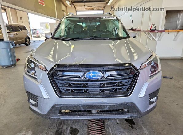 JF2SKAEC8PH443683 2023 SUBARU FORESTER Серебряный Вид сзади