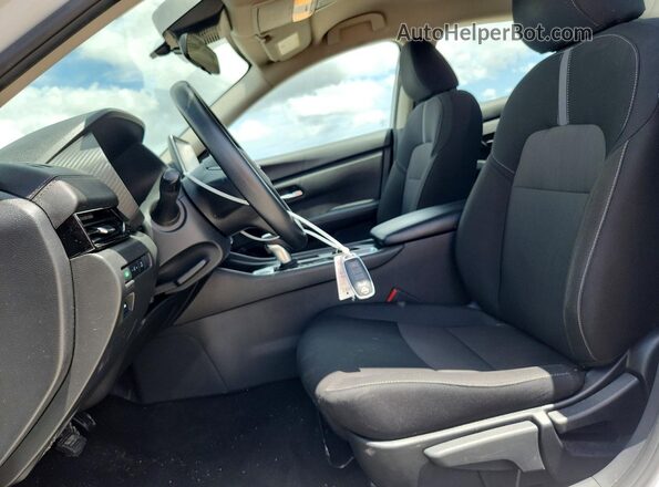 3N1AB8CVXSY306980 2025 NISSAN SENTRA White Dashboard view